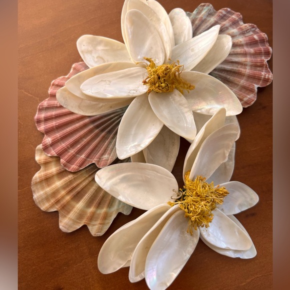 Shell magnolia pearlescent home decor mid century modern - Picture 3 of 9